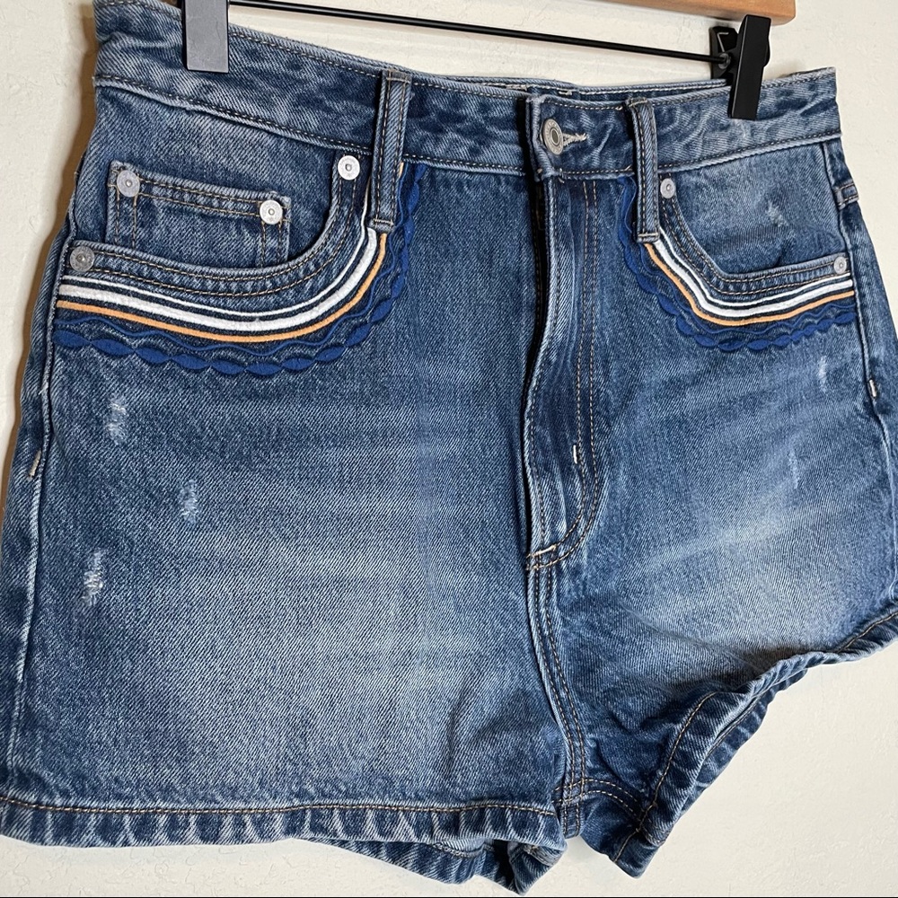 Tularosa High Rise Denim Shorts With Embroidered Pockets - Picture 5 of 10